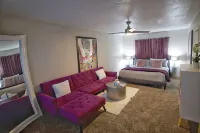 Beautiful Oasis Home - 5 min to Strip & Airport! - Bungalows