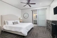 Modern Luxury Downtown Condo - 4-Star