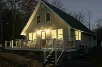 Sebago Lake, ME  Lakeside Hot Tub just renovated - 3-Star