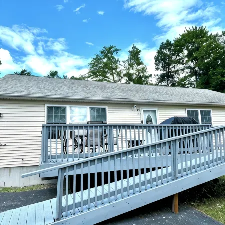 Peaceful Family & Pet-Friendly Country 3-Bedroom House. Fire Pit and Views!