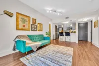 Emerald Suite near Truist Park / Free Parking - Condos