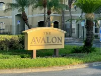 Clearwater Condo- King Bed, Resort Vibe,  Close to Beach - Condos
