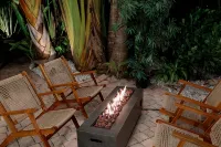 THE TERRACOTTA, Heated Pool! Close to 5th Ave and Beaches - Private Pools