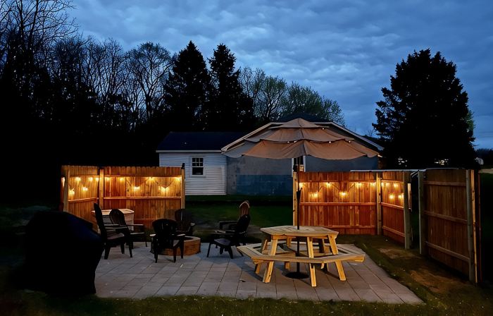 Private Hot Tub, Outdoor TV, near Downtown & Lake Michigan Beaches!