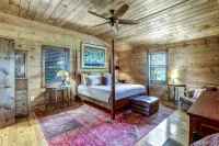 Cozy Mountain View Chalet - WiFi