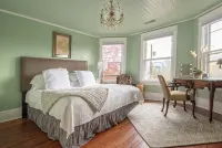 Relaxing Farmhouse, pet friendly, walk to town - 3-Star