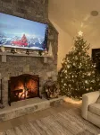 4 bed, 3.5 bath house with a 3 car garage, steam shower and fireplace! NO PETS! - 부티크