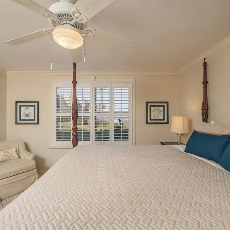 Coquina B103- Steps to the Beach & Pool