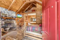 Bear Paw Cottage #2 Queen; Cozy! Adorable!  Pet Friendly! 4 Miles to Helen! - 鄉村度假屋