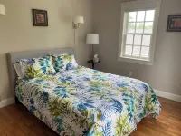 Sunny, private apartment. Walk to Kennebunk Village. Close to beaches. - 4-Star