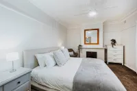 A perfect place to rest, relax and reconnect with friends or family. - บังกะโล