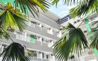 Emerald Hotel Pangandaran - parking