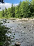 Spacious Riverside Cabin Near Sugarloaf – Perfect for Family Getaways - Wifi