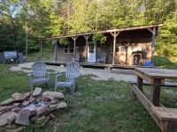 Cabin surrounded by Wayne National Forest and the Baileys Trail System - Alphydda