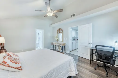 Casa Barrera Soothing 3-Bedroom Home in a North East Fresno! - Kitchens