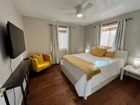 This House Got RIZZ - Recently Renovated Lake Thompson Canal Home - Homestays