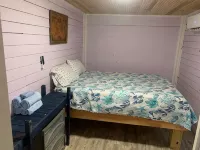 Walk to the beach, restaurants, bars and shopping.  Park the car and enjoy Folly - WiFi