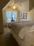Main Street Farmhouse! - 3-نجوم