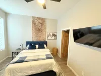 Rustic Charm 4BDRM Home| STL Developers - balcone