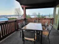 Large west coast home near the seaside - Homestays