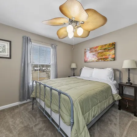 O'Fallon Edge Oasis- 4bd/3bt, Wooded Backyard, Office, Great Family Getaway