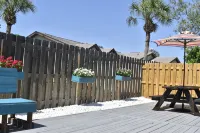 Cozy Private Stay. Near Ami Beaches & Img Academy. Boats and Jetskies Driveway. - 방갈로