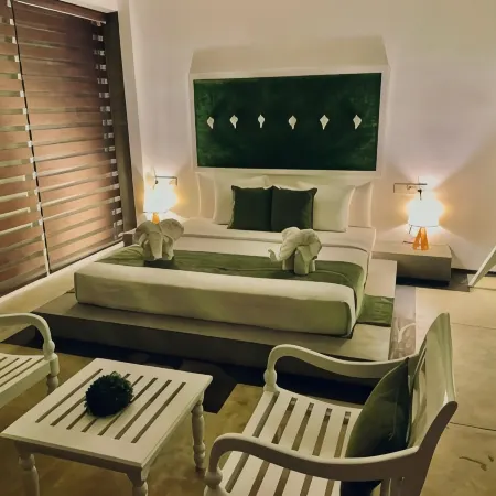8 Plus Motels