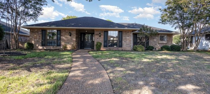 3Br Oasis with Heated Pool, Hot Tub and King Bed in Allen Hotels in Allen