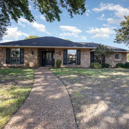 3Br Oasis with Heated Pool, Hot Tub and King Bed in Allen