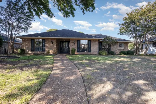 3Br Oasis with Heated Pool, Hot Tub and King Bed in Allen - بوتيك