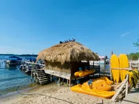 Walking distance to historic Arnold’s Park and West Lake Okoboji - Wi-Fi