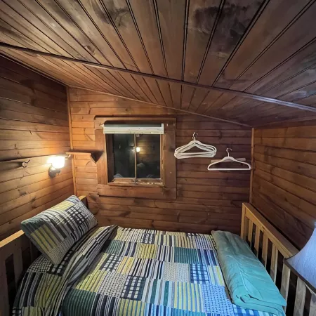 Sweet vintage cottage on Mountain View Lake, 2024 updates, next to Lake Sunapee