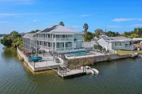 Water Front/ Free Heated Salt Water Pool/Game Room/Amenities Galore - Boutique