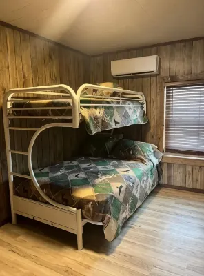 Shingle Mill Cabin on south fork of Caddo River - Feriehus