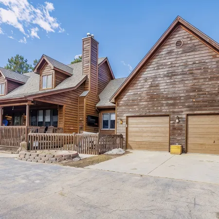 NEW HOT TUB, Game Room, PICKLEBALL COURT, AC, Fireplaces-close To RMNP, downtown