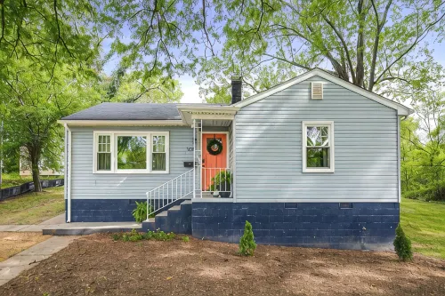 Bugalow near Airport - Private Yard, Close to City - Gym