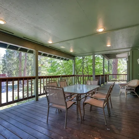 Large Family Retreat---6 BEDROOMS, Sleeps 16!!