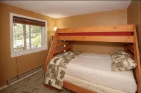 3 story cozy townhouse minutes from mount snow - Wifi