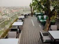 Ease Hotel โรงแรมใกล้วัดอาทุมาชิ