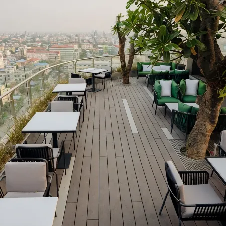 Ease Hotel