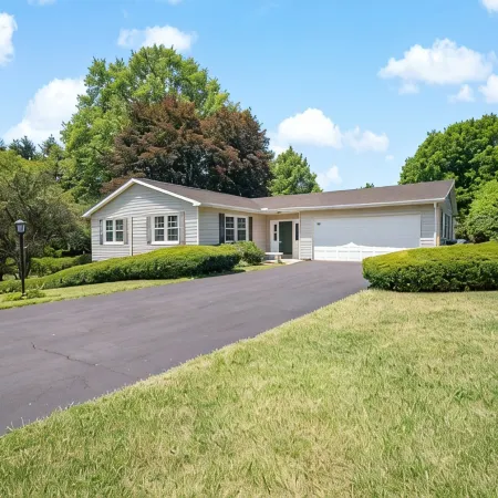Comfortable & Spacious 5BD/3BA - Walk to State College HS and 5 min Uber to PSU