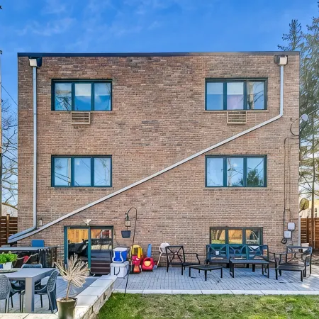 Greenhouse Inn, Evanston Northwestern Loyola Chicago. Kid Friendly w/parking