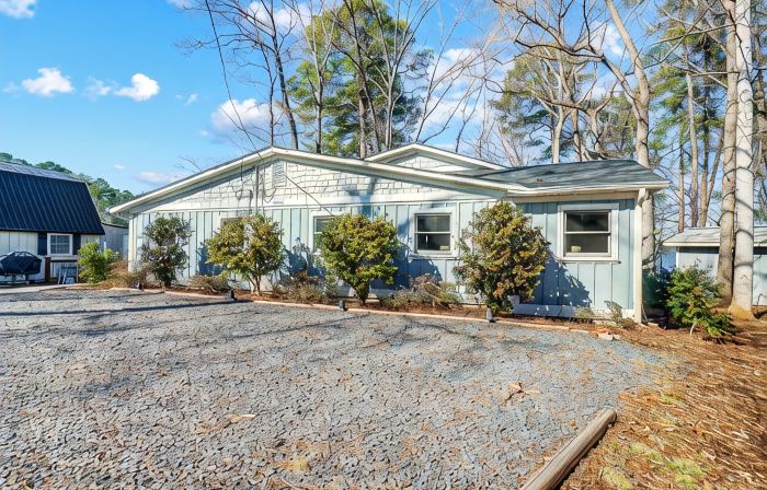Ultimate Family Lakehouse- wide water views!