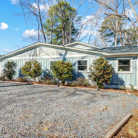 Ultimate Family Lakehouse- wide water views!