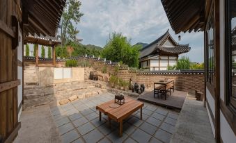 Gyeongju Ojae Hanok Pool Villa