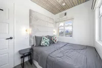 Galena by J&J |1BR near Oakridge, w/ Wi-Fi & Pool - parking