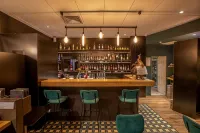 Logis hôtel-Restaurant Des Bourbons et Brasserie Pub 47 - 3-Star