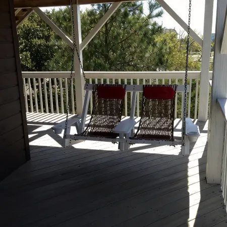 Charming cottage 2 blocks from the beach