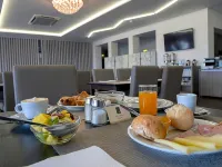 The One Grand Hotel da Póvoa - by Mhmb Hospitality Hotels near شاطئ كارفاليدو (Carvalhido Beach)
