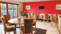 Acorn Lodge Hotel Gatwick & Parking - sarapan